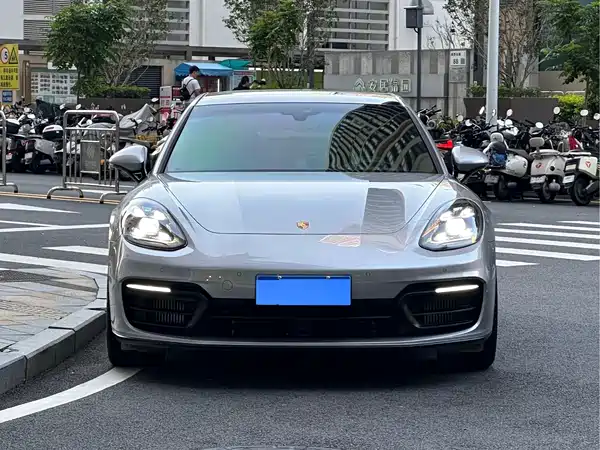 Porsche Panamera 2021
