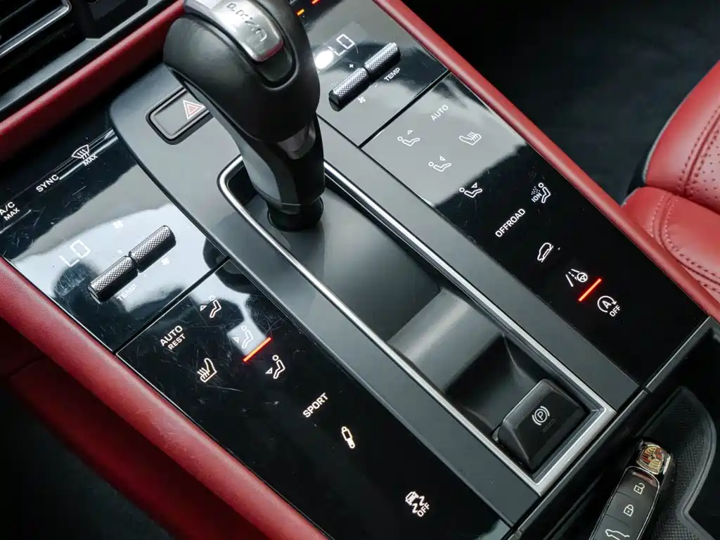 Porsche Macan 2023 — фото 16