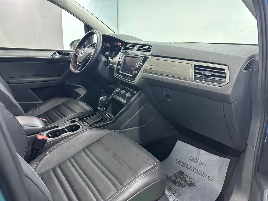 Volkswagen Touran 2018 — фото 22