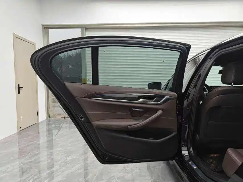 BMW 5 Series 2020 — фото 11