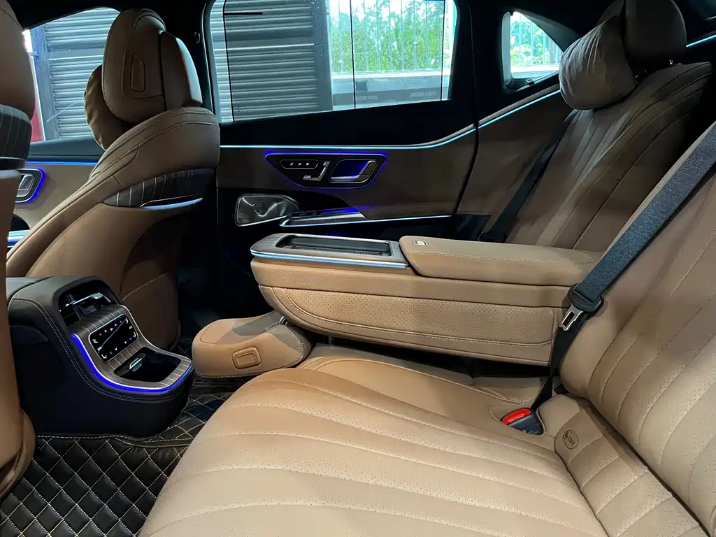 Mercedes-Benz E-Class 2024 — фото 14