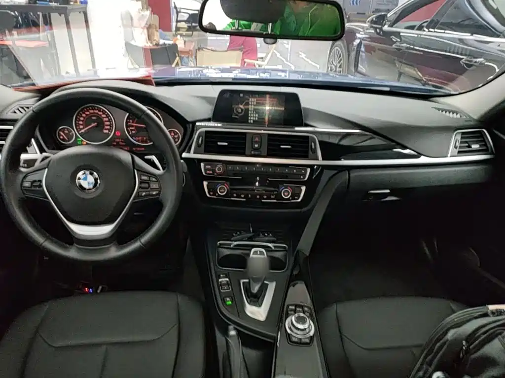 BMW 3 Series 2017 — фото 10
