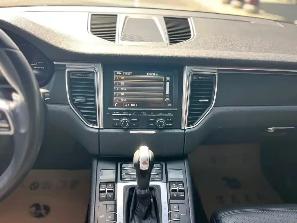 Porsche Macan 2015 — фото 18