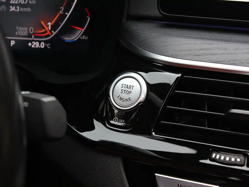 BMW 5 Series 2021 — фото 11