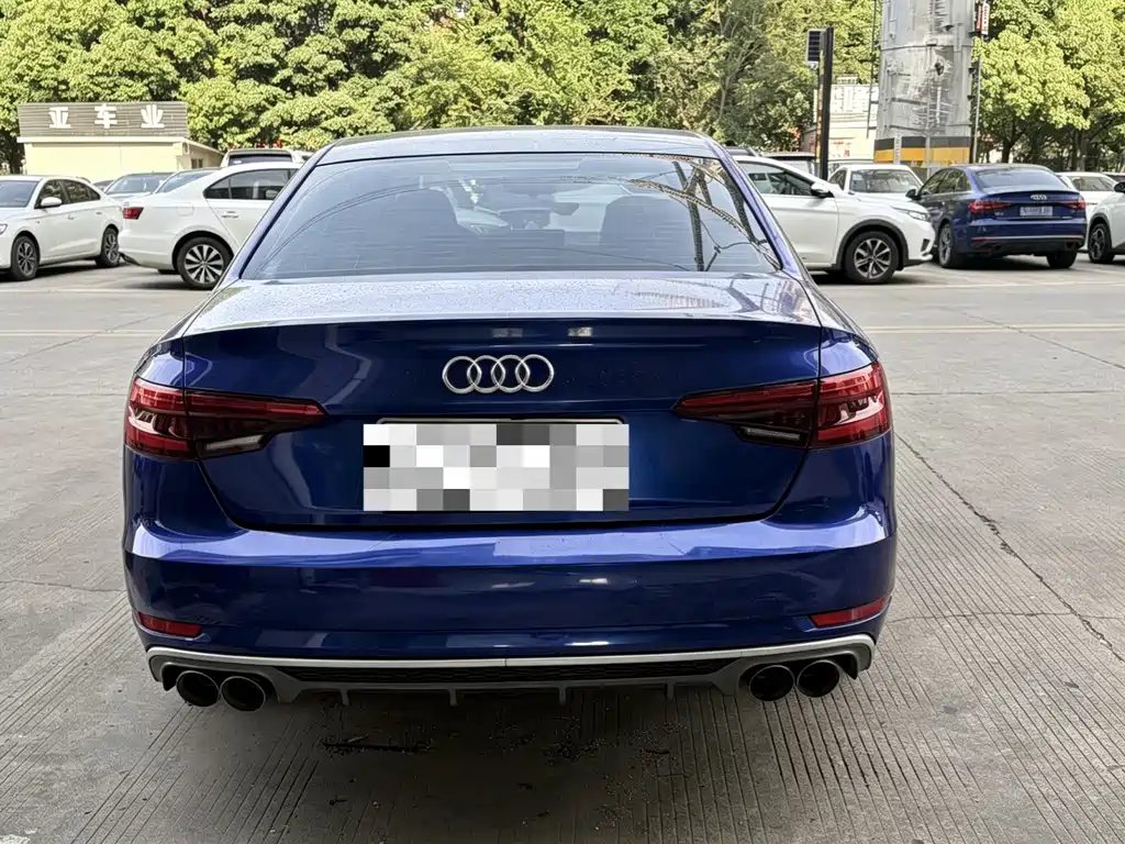 Audi A4L 2017 — фото 9