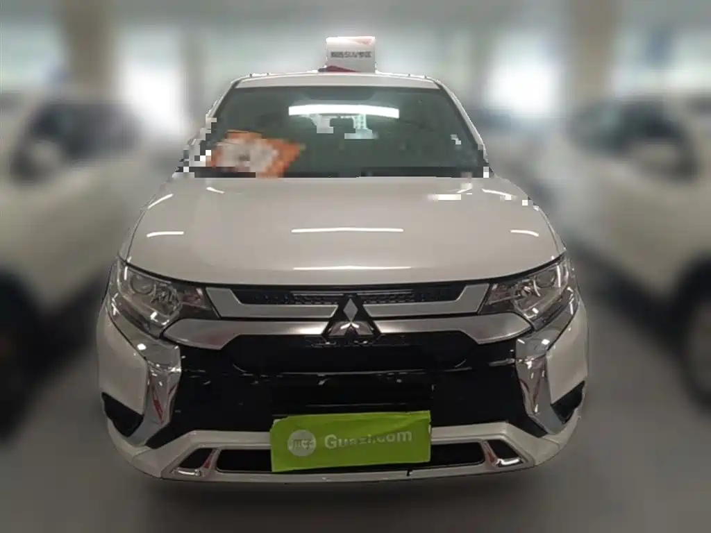 Mitsubishi Outlander 2021 — фото 5