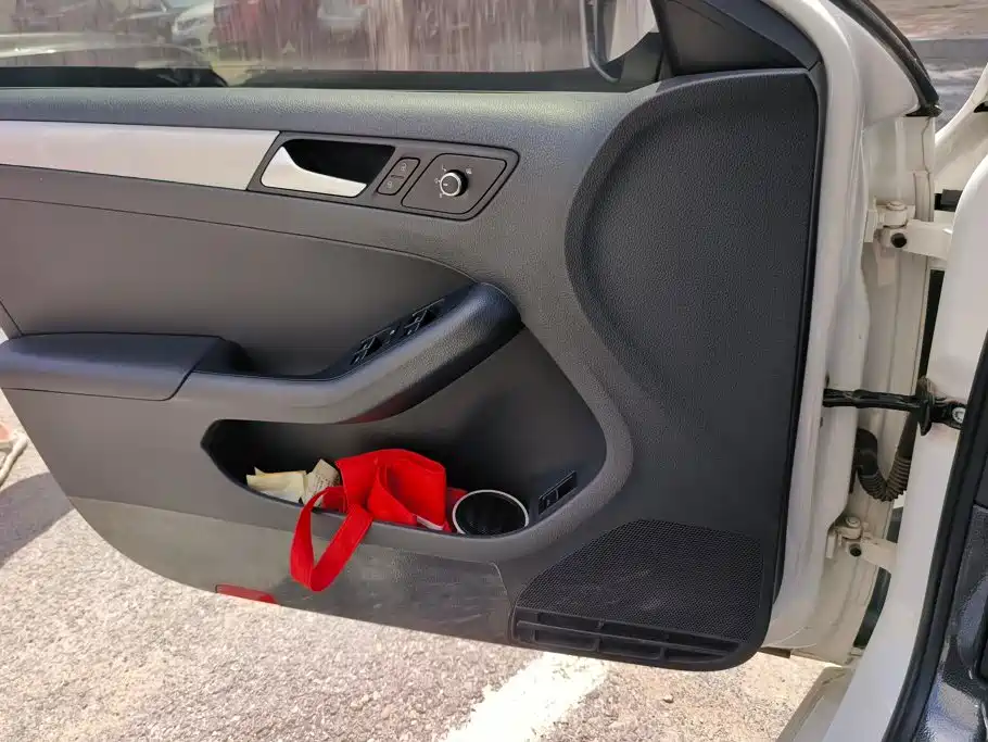 Volkswagen Sagitar 2015