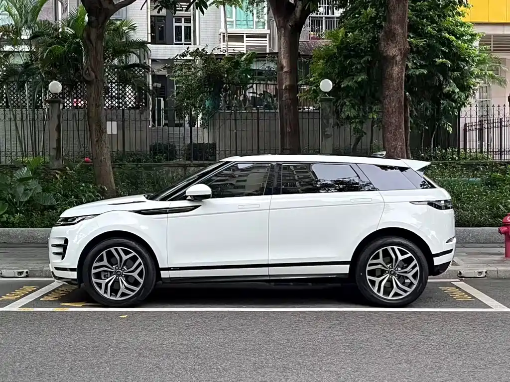 Land Rover Range Rover Evoque 2022 — фото 16