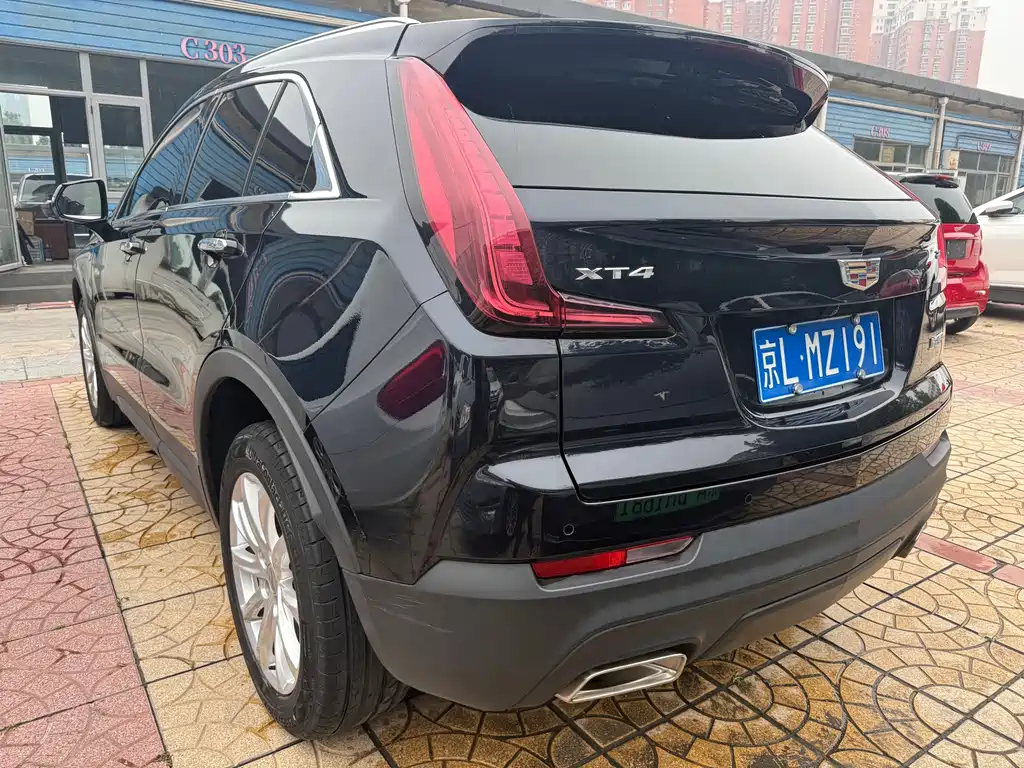Cadillac XT4 2022 — фото 11