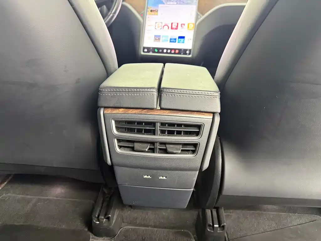 Tesla Model X 2019 — фото 16