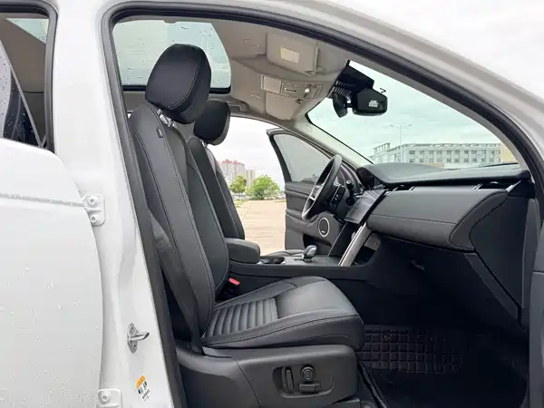 Land Rover Discovery Sport 2025