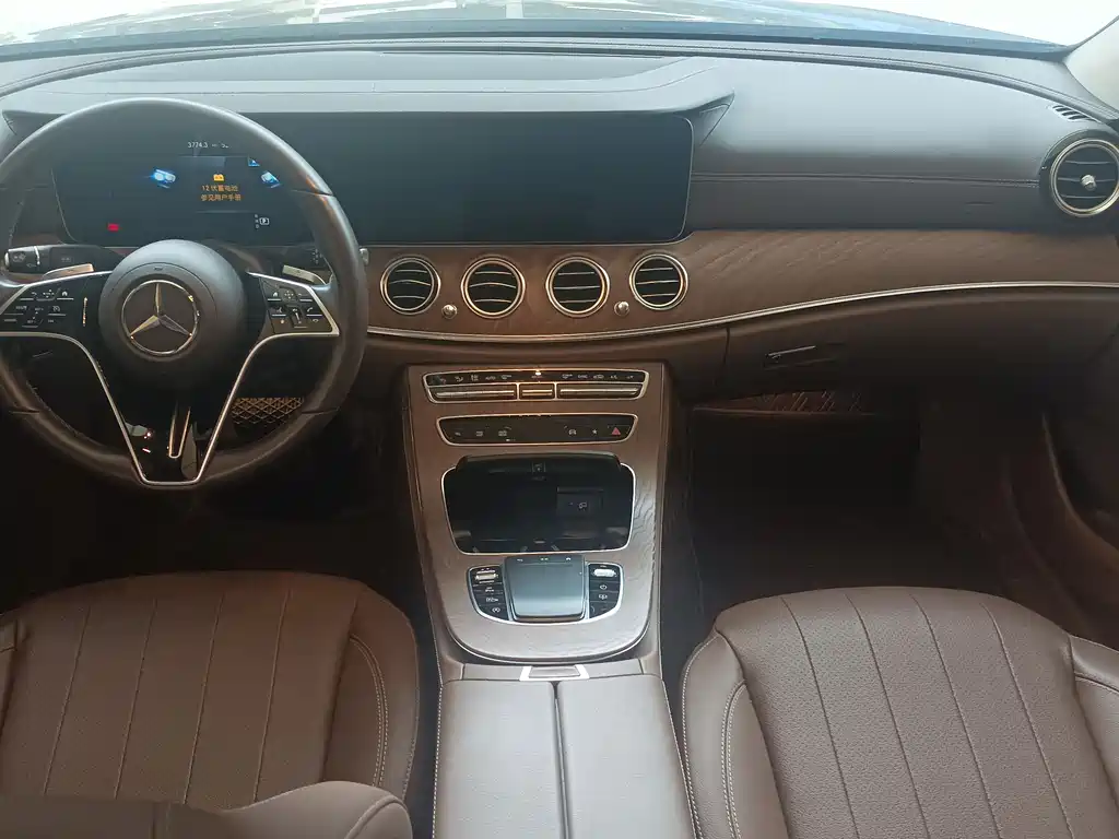 Mercedes-Benz E-Class 2023 — фото 9