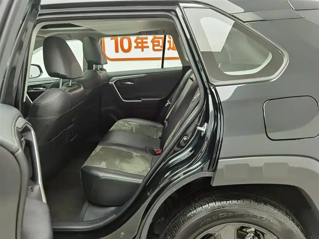 Toyota RAV4 2022 — фото 15