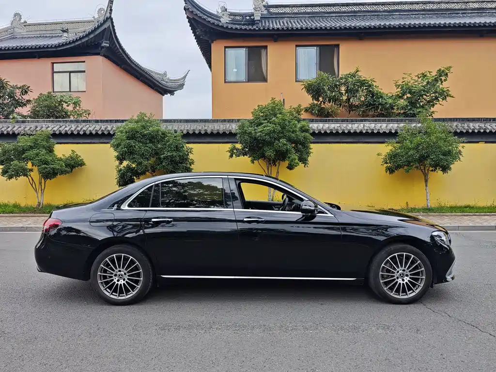 Mercedes-Benz E-Class 2023 — фото 17
