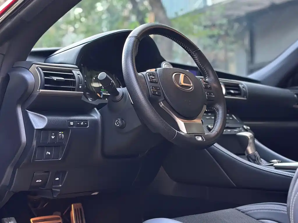 Lexus RC 2018 — фото 12