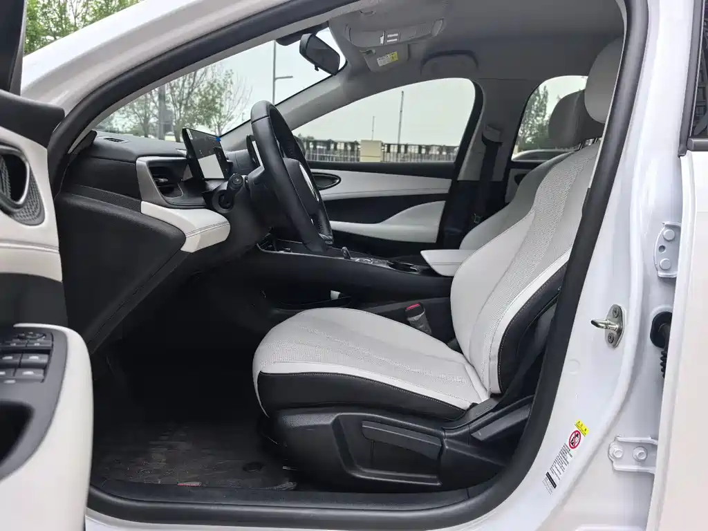 BYD Seal 05 DM-i 2025 — фото 4