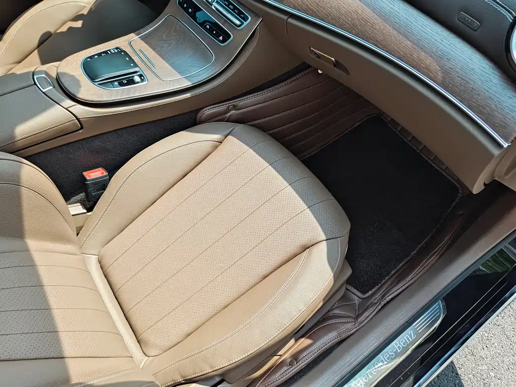 Mercedes-Benz E-Class 2023 — фото 12