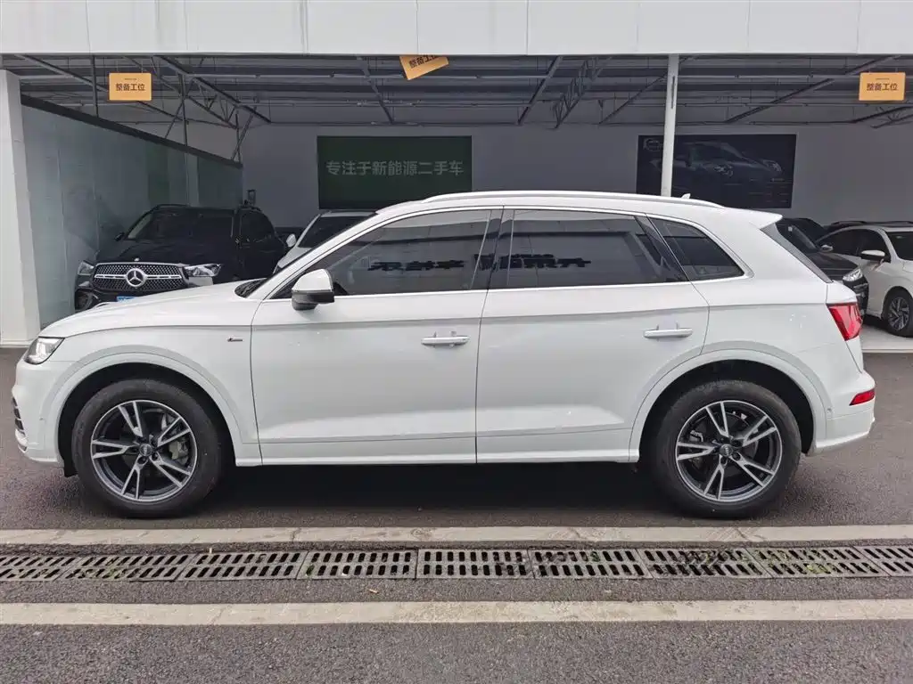 Audi Q5L 2020 — фото 3