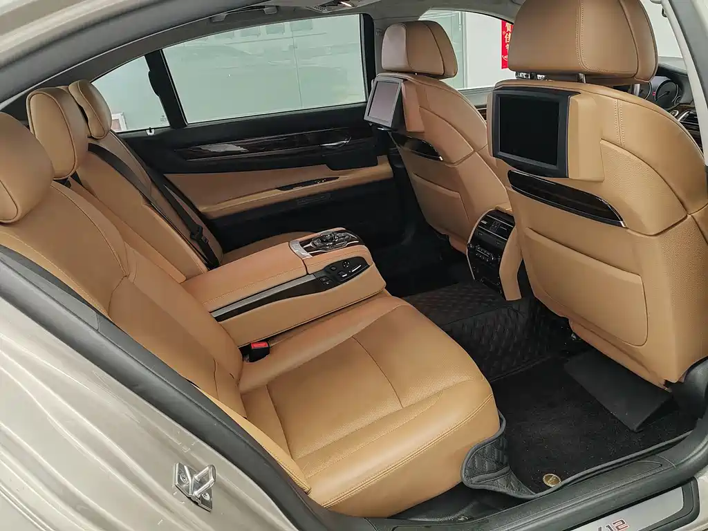 BMW 7 Series 2012 — фото 22