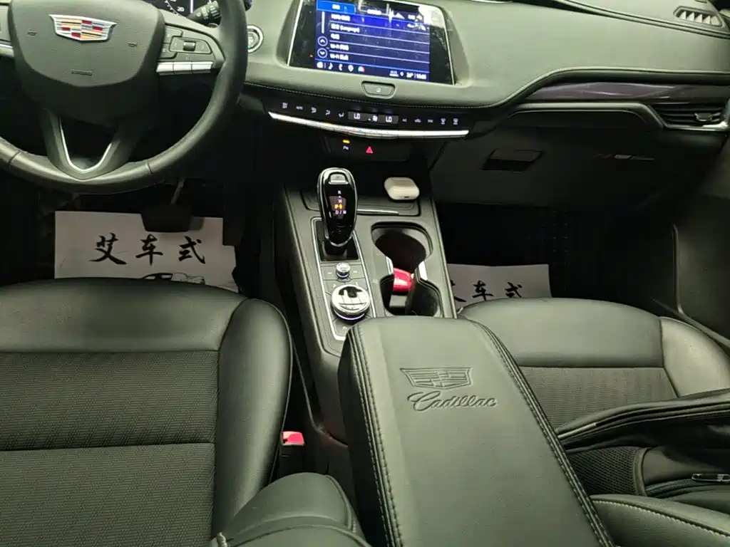 Cadillac XT4 2022 — фото 14