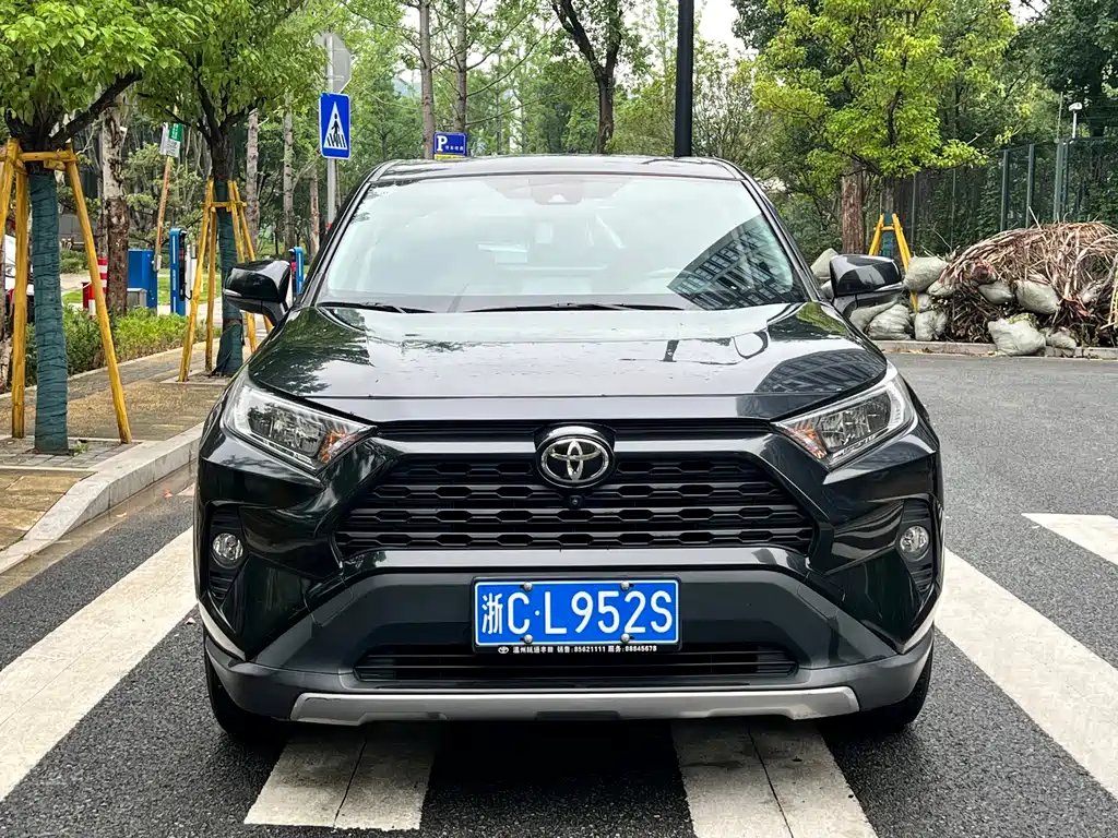 Toyota RAV4 2020 — фото 2