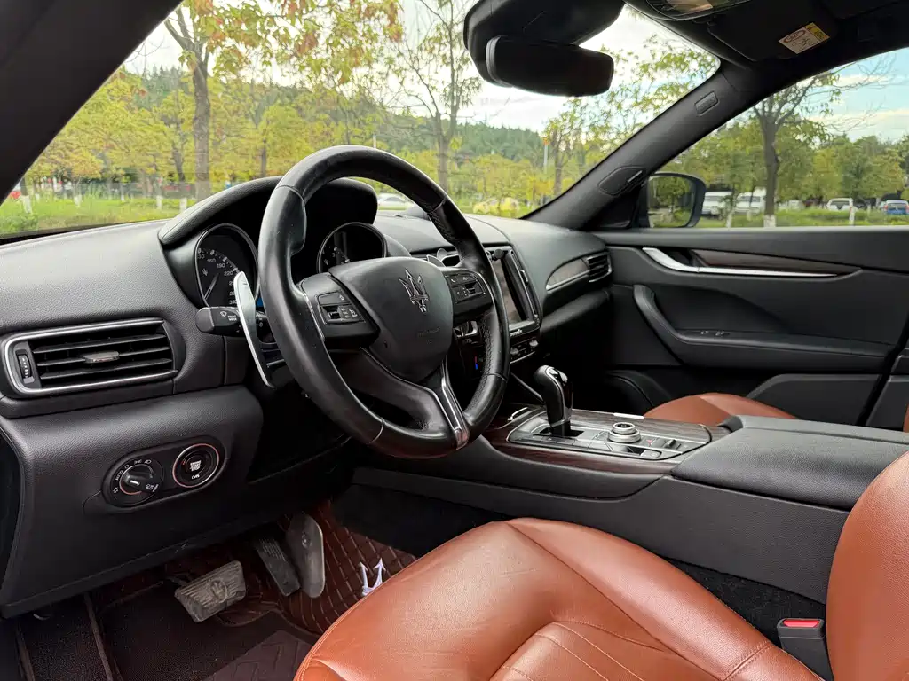 Maserati Levante 2018 — фото 11