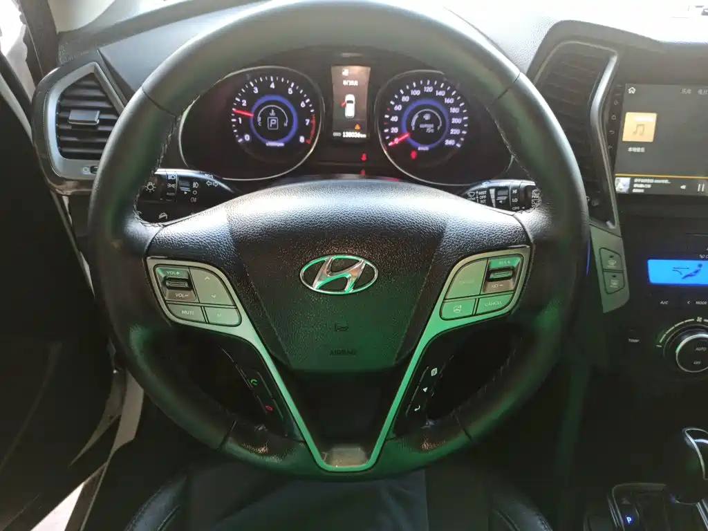 Hyundai Santa Fe 2015 — фото 3