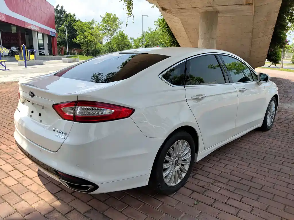 Ford Mondeo 2015 — фото 4