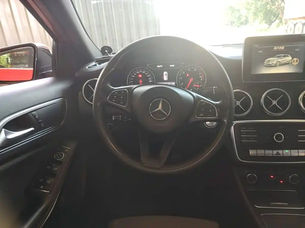 Mercedes-Benz A-Class 2016 — фото 11