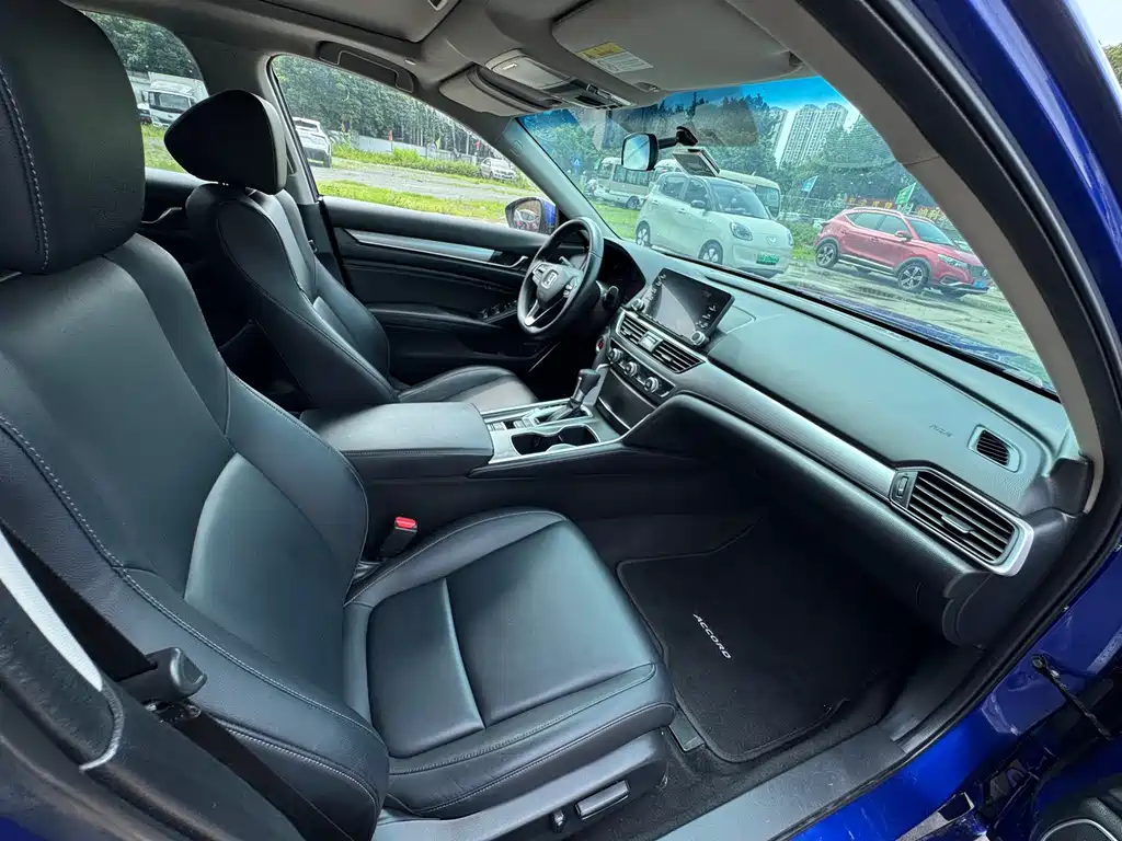 Honda Accord 2018 — фото 10