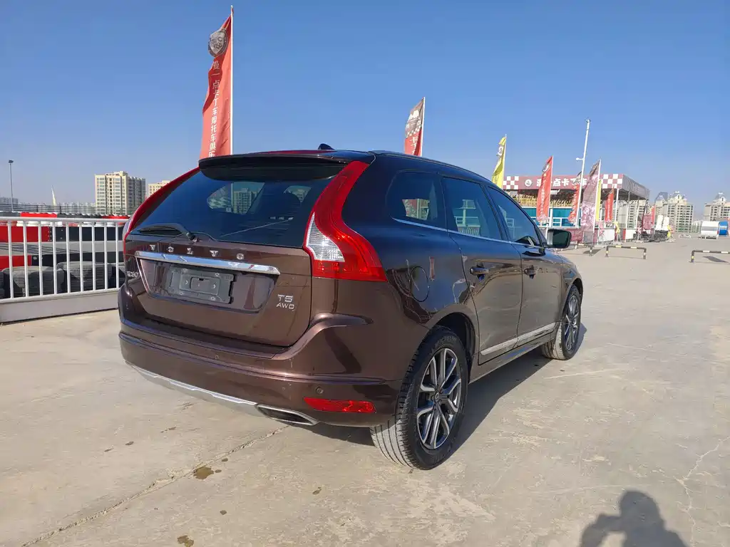 Volvo XC60 2017 — фото 22