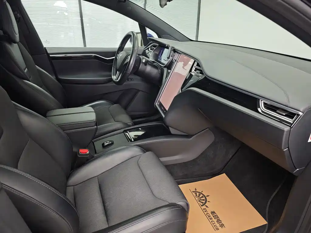 Tesla Model X 2017 — фото 14