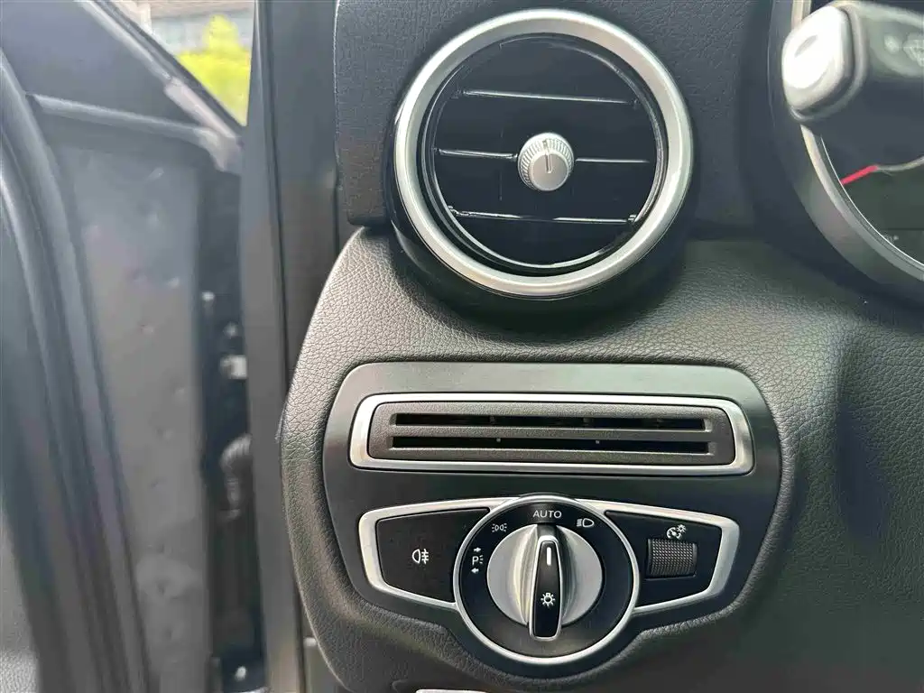Mercedes-Benz C-Class 2019 — фото 17