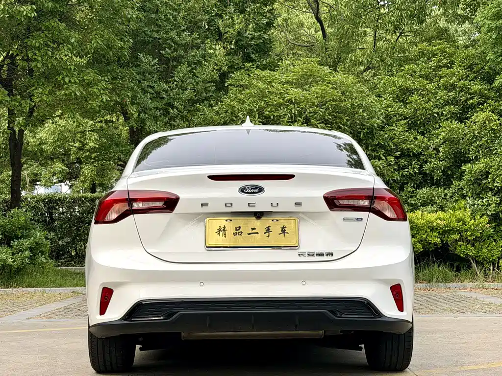 Ford Focus 2023 — фото 16