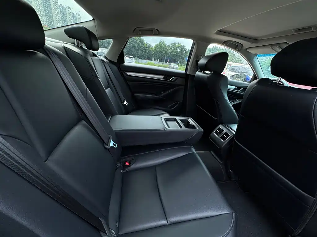 Honda Accord 2018 — фото 11