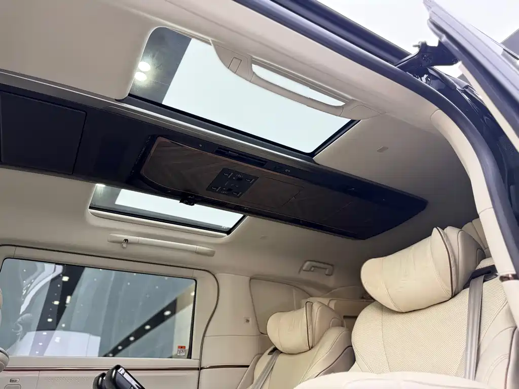 Lexus LM 2024 — фото 12
