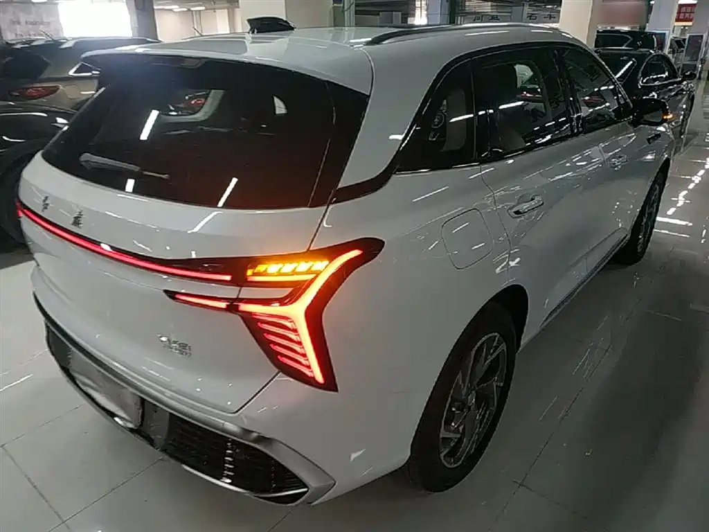 Hongqi HS3 PHEV 2025 — фото 7