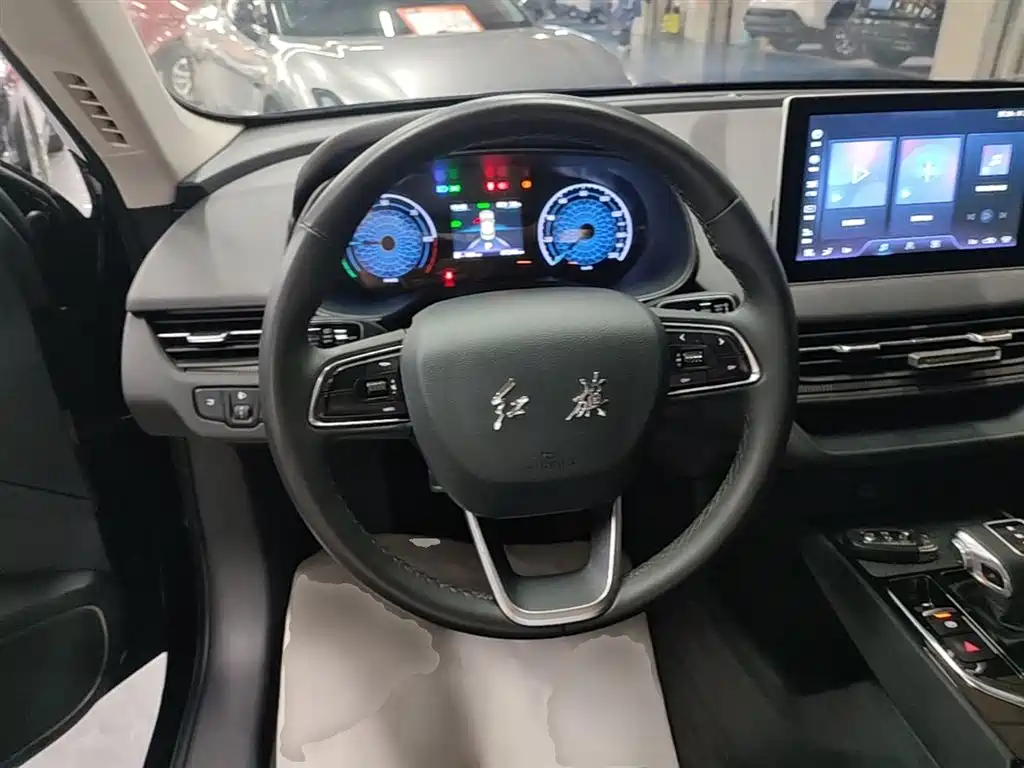 Hongqi E-QM5 2023 — фото 11