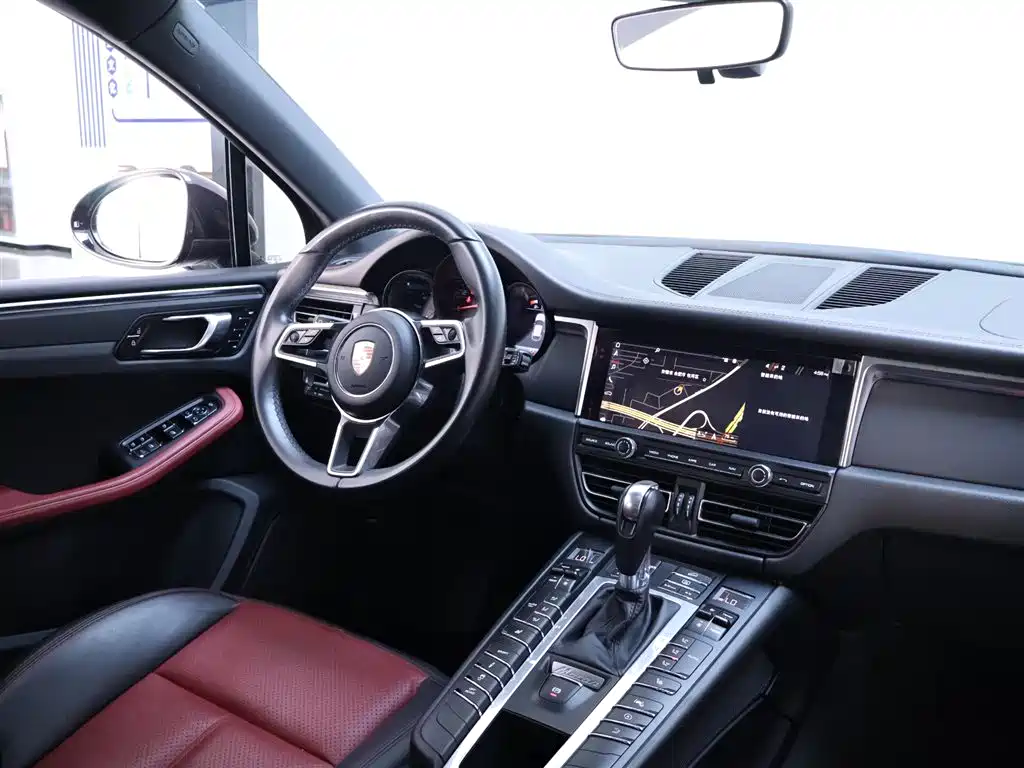 Porsche Macan 2019 — фото 13