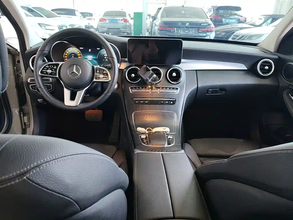 Mercedes-Benz C-Class 2019 — фото 10