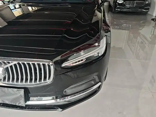 Volvo S90 2023