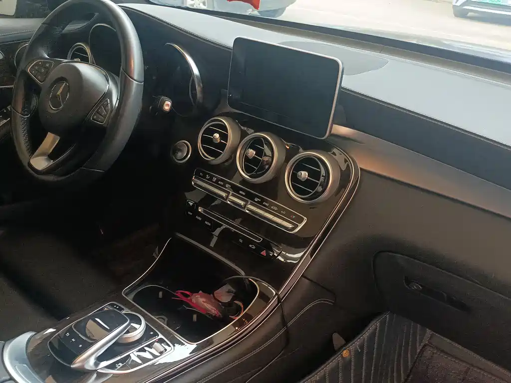 Mercedes-Benz GLC 2018 — фото 12
