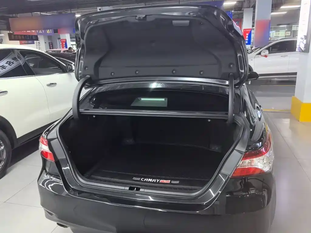 Toyota Camry 2022 — фото 19