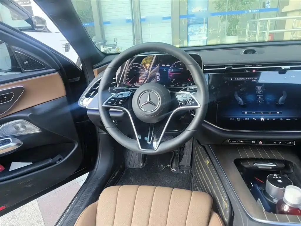Mercedes-Benz E-Class 2025 — фото 3