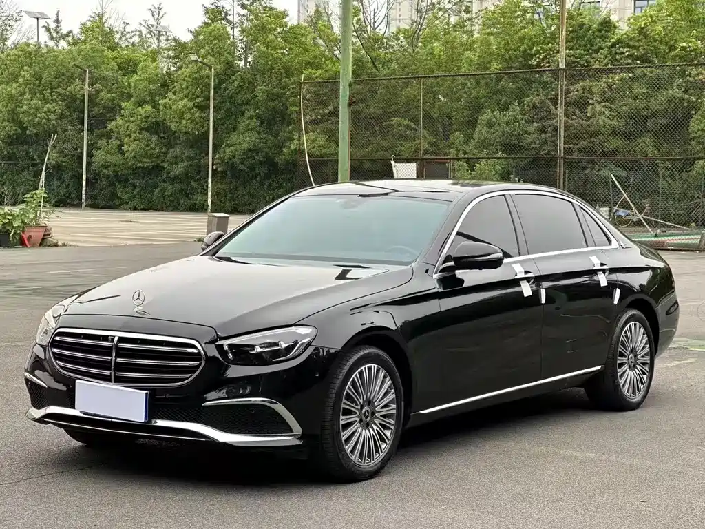Mercedes-Benz E-Class 2023 — фото 10