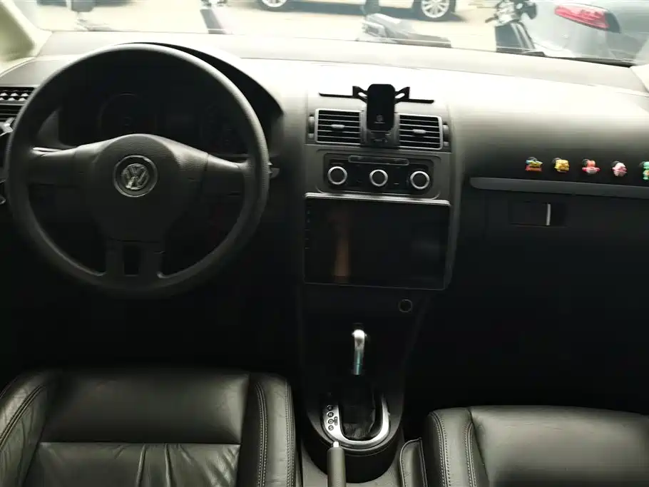 Volkswagen Touran 2015 — фото 12