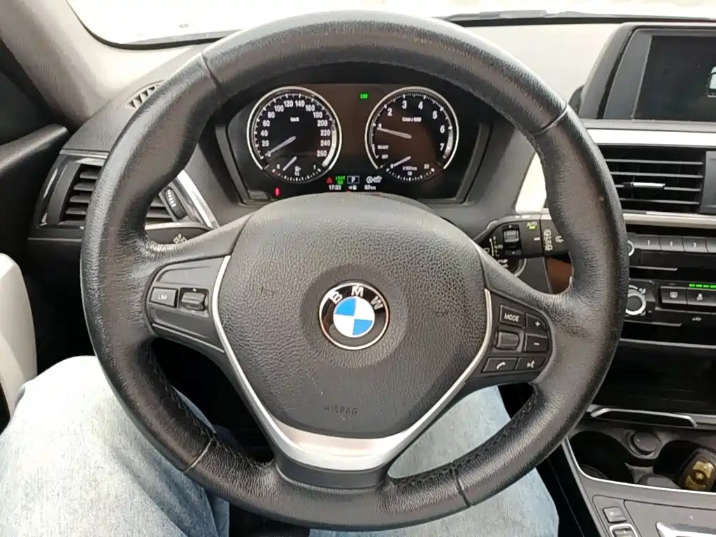 BMW 1 Series 2019 — фото 11