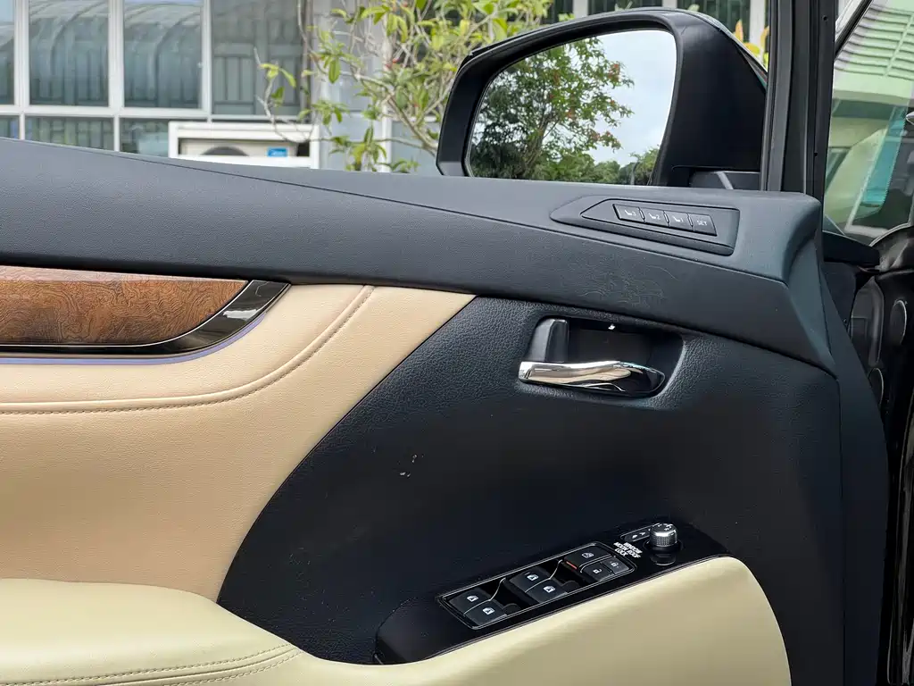Toyota Alphard 2017 — фото 13