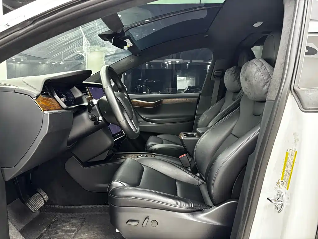 Tesla Model X 2020 — фото 17