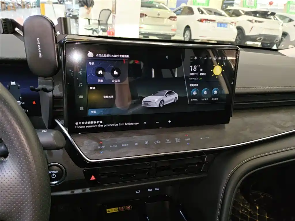 Toyota Camry 2025 — фото 13